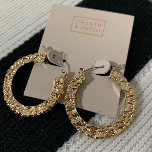 14th & Union Textured Gold Hoop Earrings - Picture 3 of 3